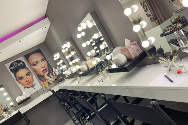Bild 2 von Make up Studio & School